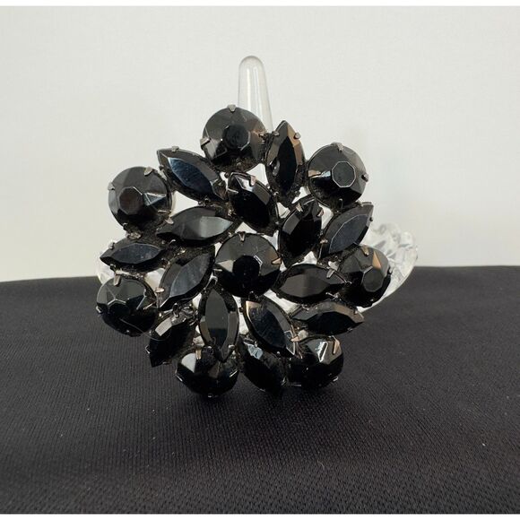 Beautiful Vintage Black Glass Brooch - Picture 1 of 5